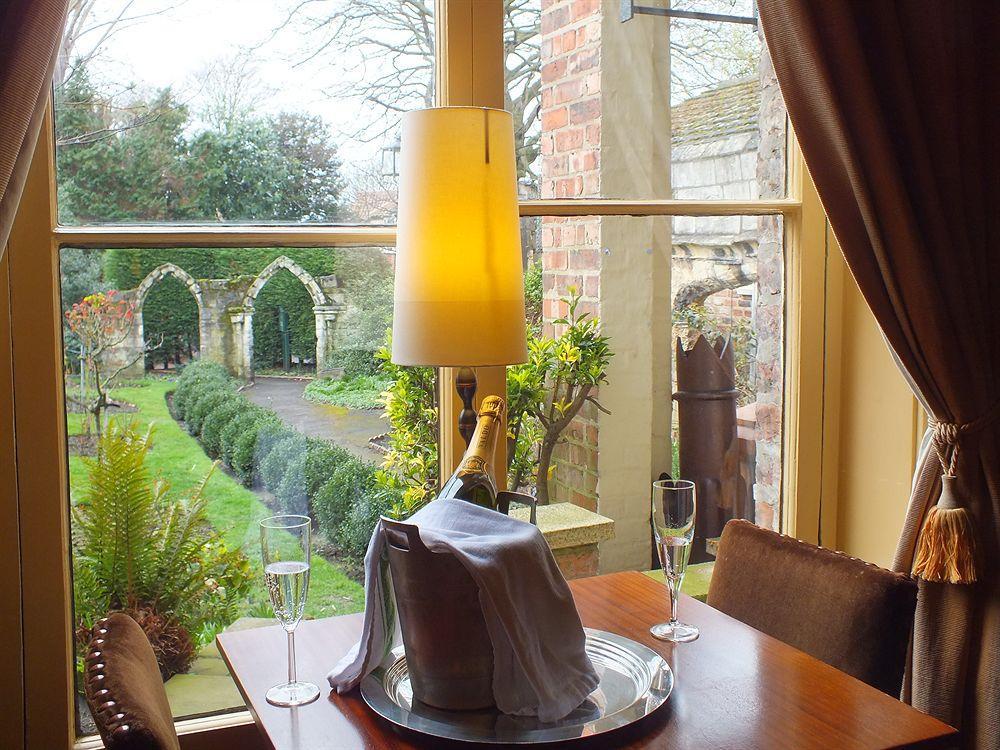 Готель The York Priory Екстер'єр фото