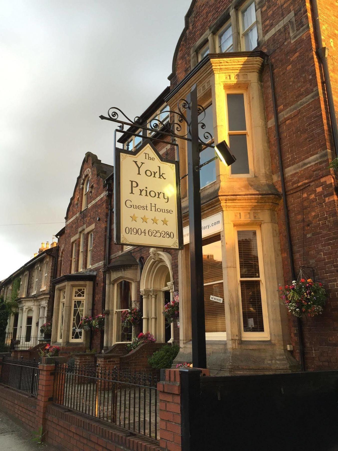 Готель The York Priory Екстер'єр фото
